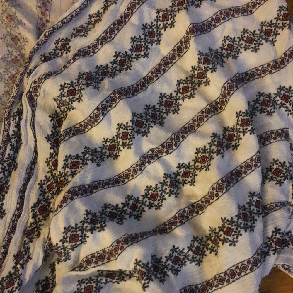 LF Patterned Wrap Top - Picture 2 of 2